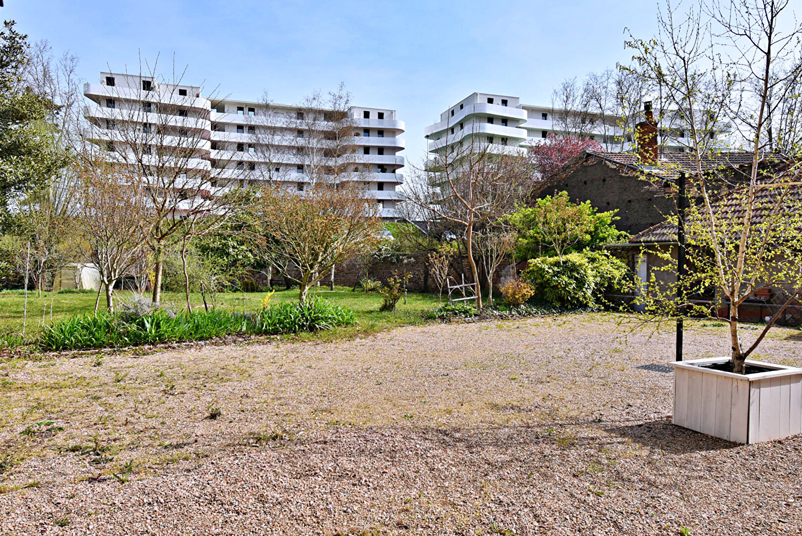 Photo Terrain constructible à vendre à Roanne 913 m2 image 4/5