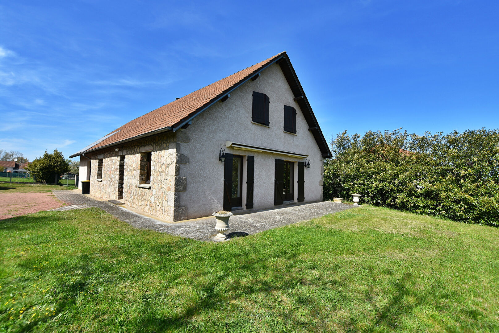Maison à vendre à Commelle Vernay 144,46 m²