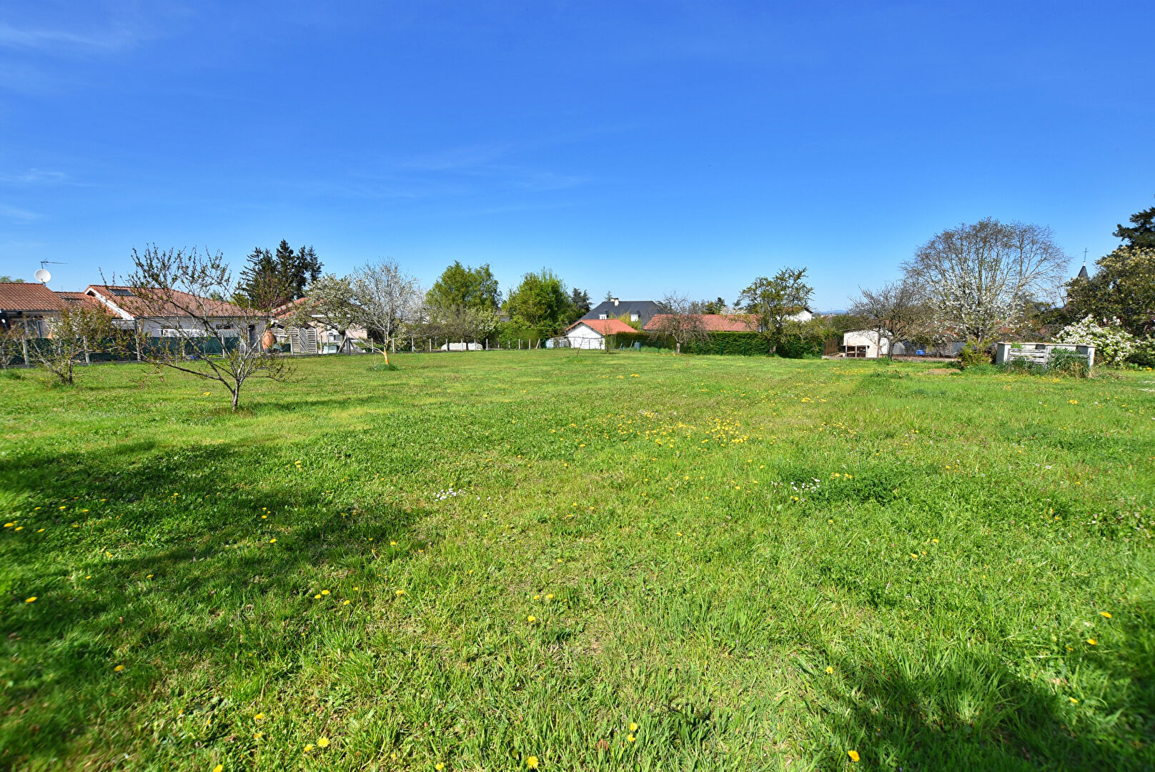 Terrain à vendre à Commelle Vernay 1900 m2