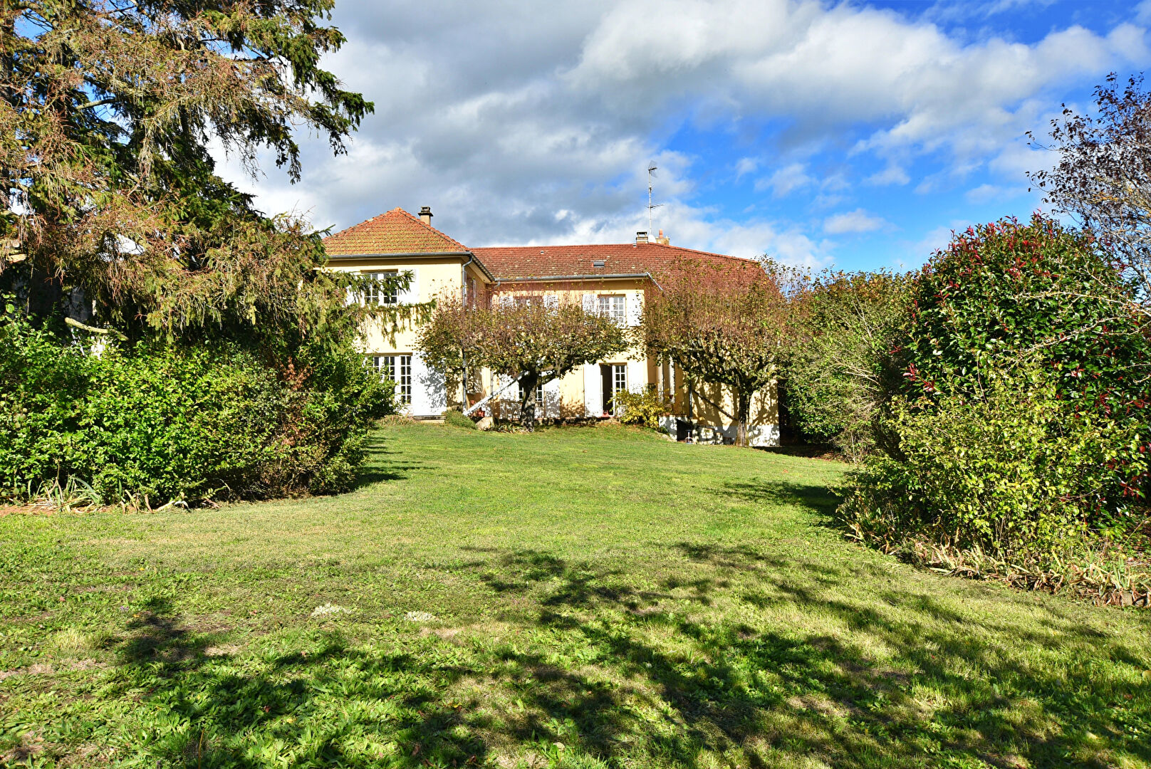 Photo Maison à vendre à Neaux 10 pièces 300 m2 image 1/6