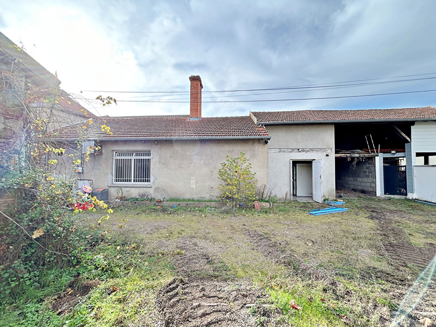 Dépôt / Plateau aménageable à Vendre à Mably 150 m²