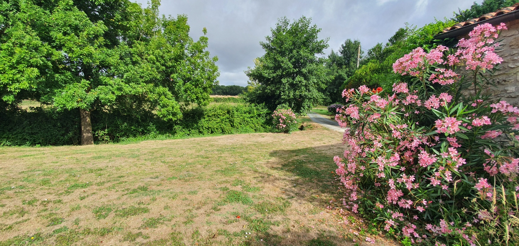 Photo Longère 8 pièce(s) 177 m2 sur parcelle 2500 m2 avec gîte et garage image 3/6