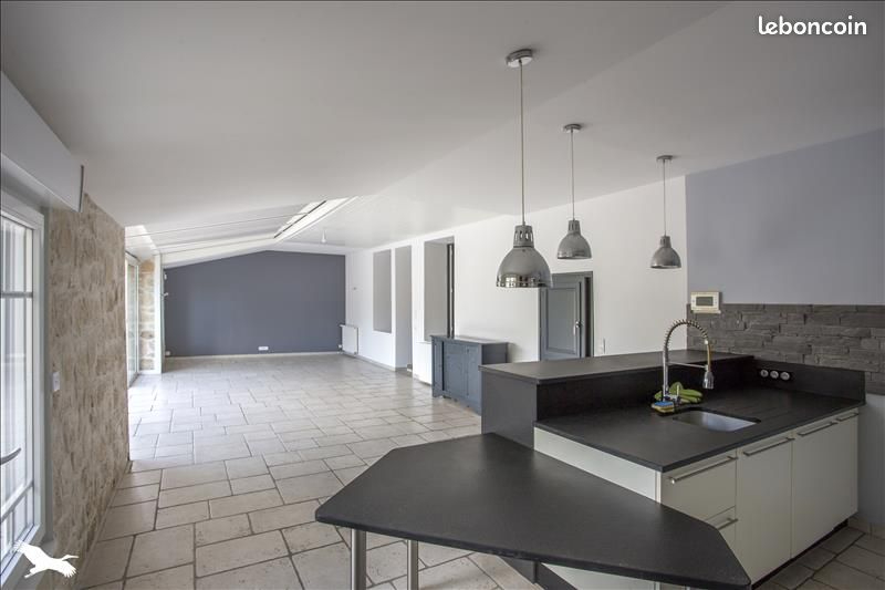 Photo Maison Echillais 6 pièce(s) 186 m2 avec piscine et dépendance image 2/6