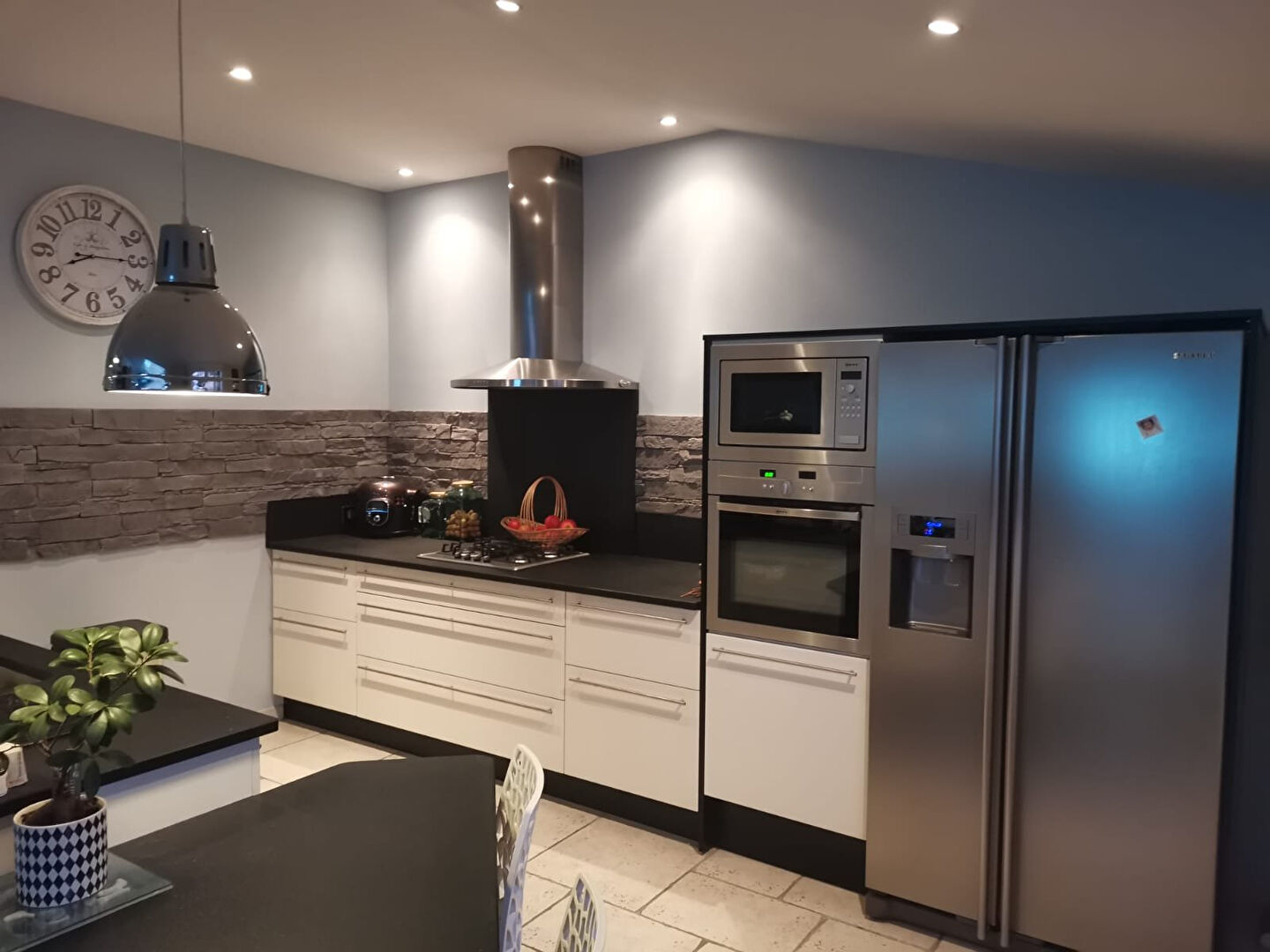 Photo Maison Echillais 6 pièce(s) 186 m2 avec piscine et dépendance image 3/6