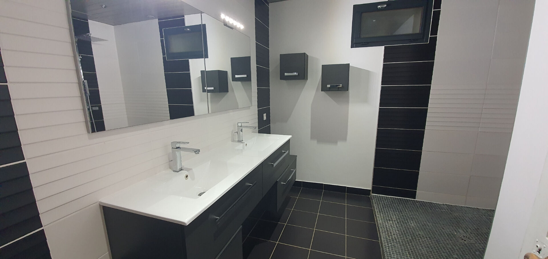 Photo Maison Echillais 6 pièce(s) 186 m2 avec piscine et dépendance image 6/6