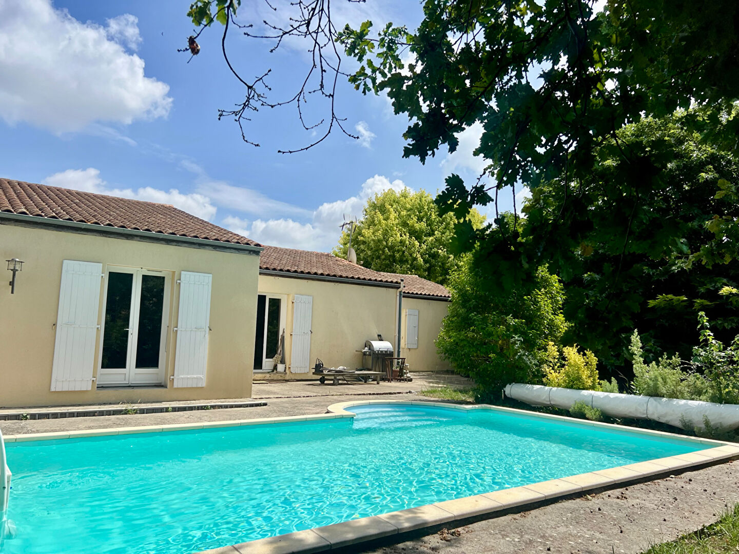 Photo Maison Echillais 7 pièce(s) 178 m2 image 1/6