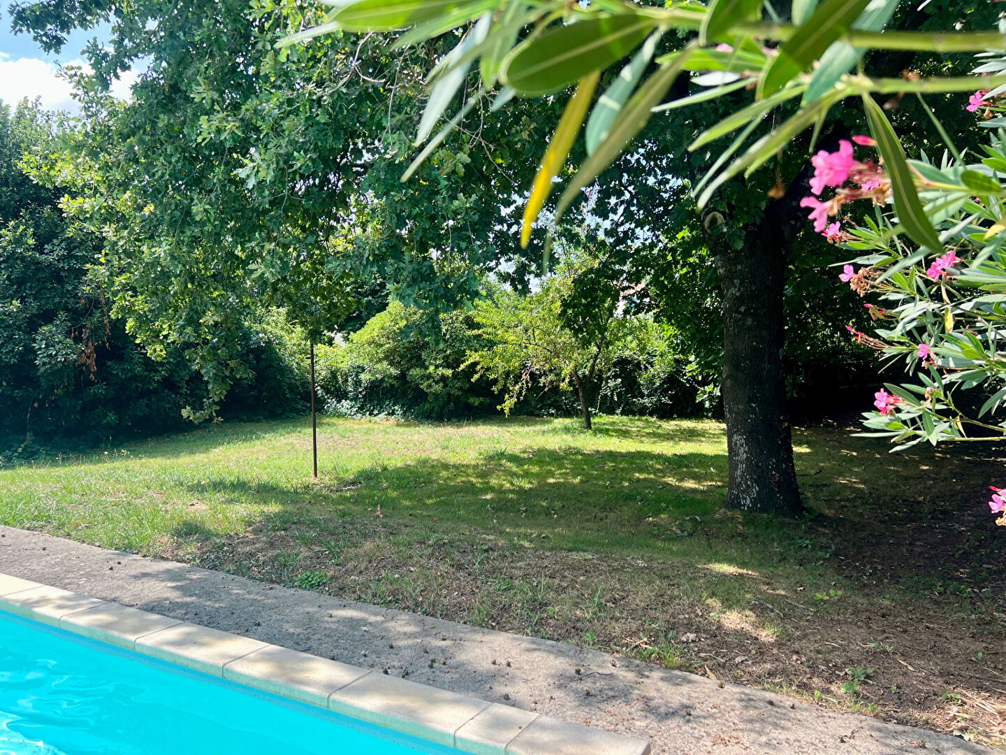 Photo Maison Echillais 7 pièce(s) 178 m2 image 2/6