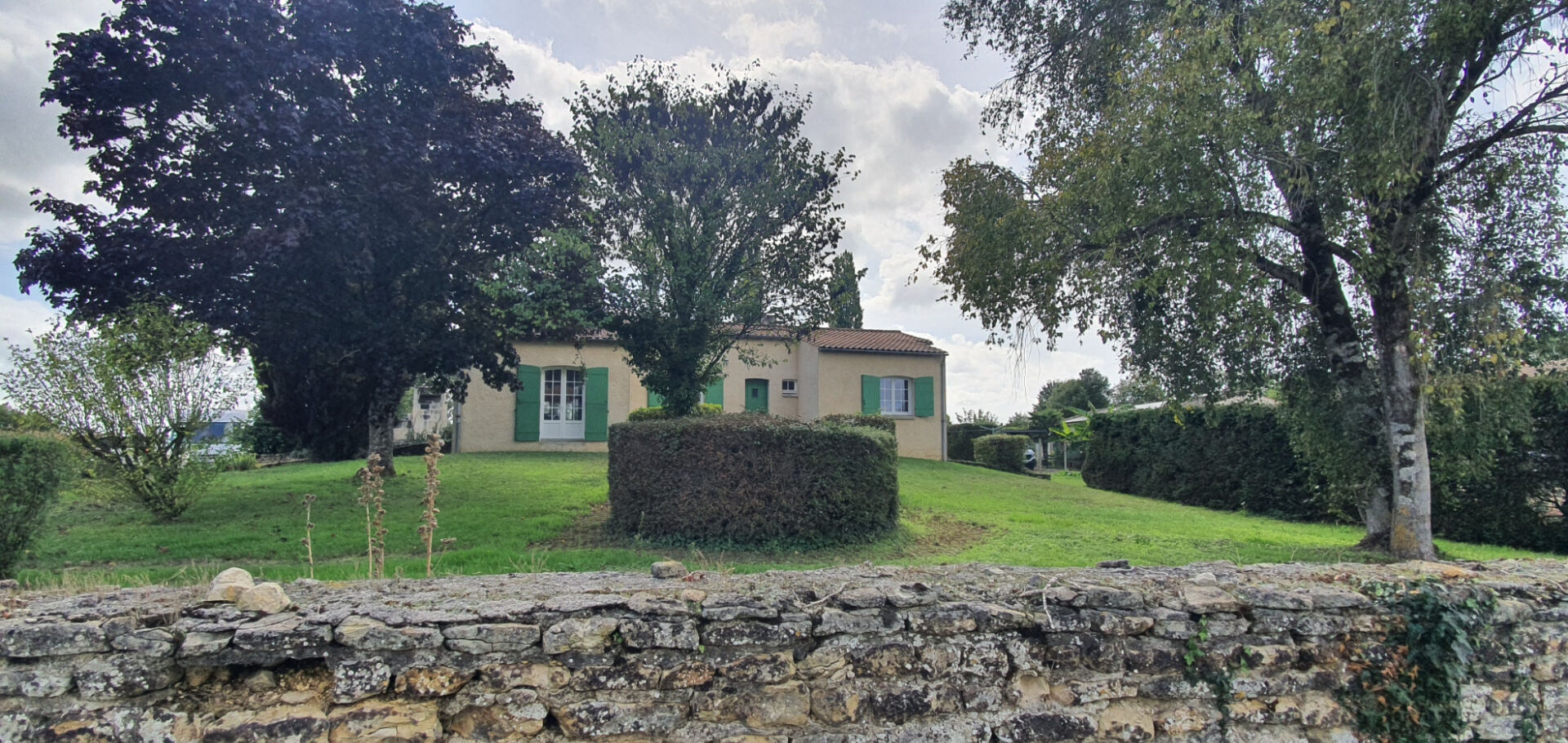 Photo Propriété 7 pièce(s) 125 m2 avec piscine et 50 m2 dépendances image 1/5