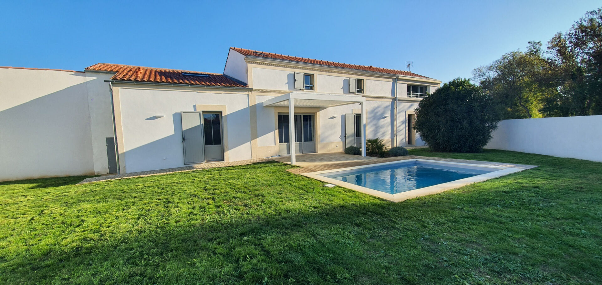 Maison Saint-Laurent-de-la-Prée 6 pièce(s), 162 m2 avec piscine