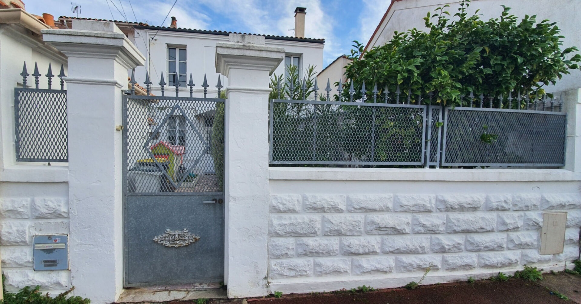 Photo Maison Rochefort 4 pièce(s) 94 m2 proche centre ville et commerces image 1/5