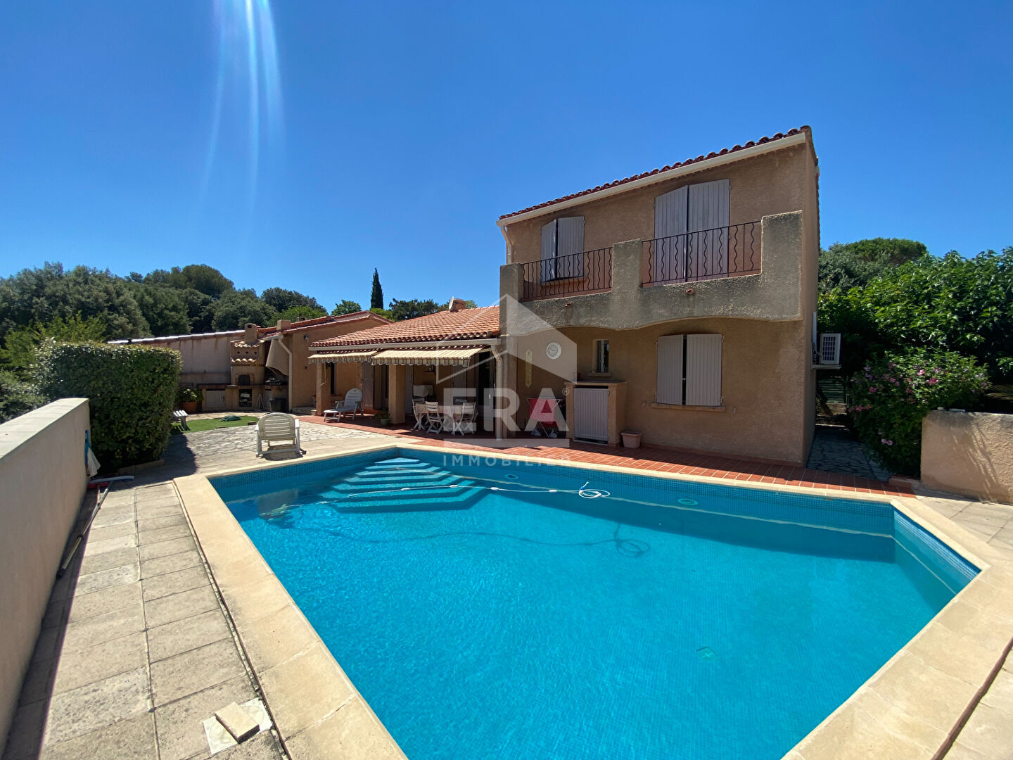 A VENDRE 13790 ROUSSET MAISON FAMILIALE DE TYPE 7  140m² AVEC GARAGE ET PISCINE SUR TERRAIN DE 500M²
