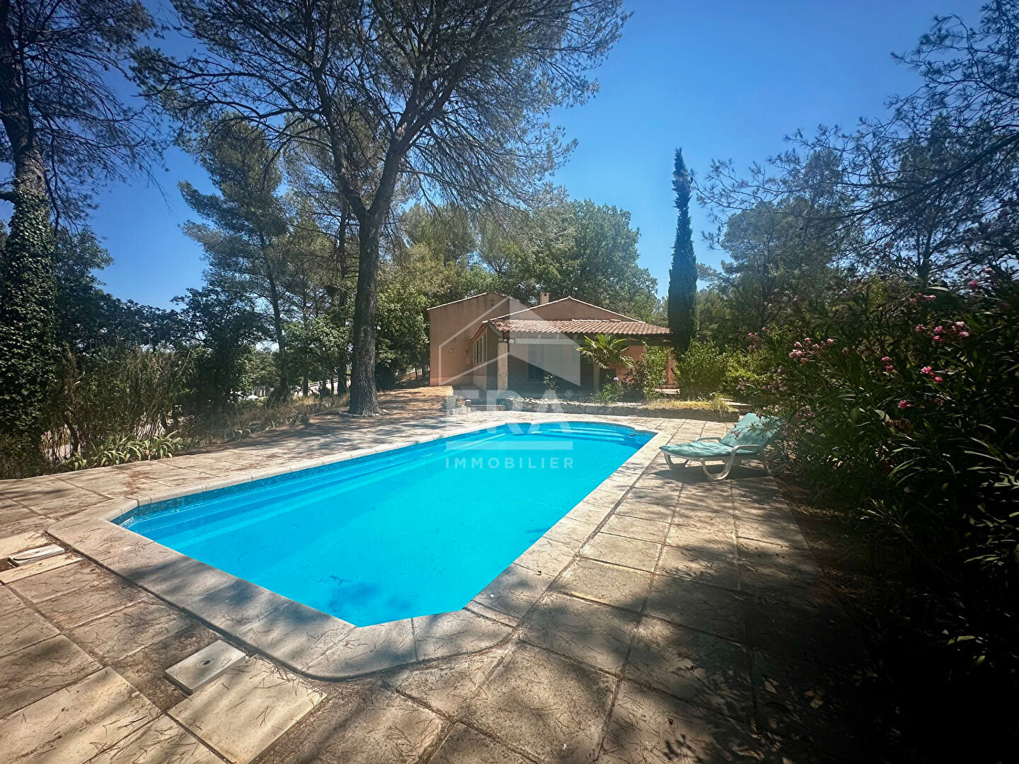 Photo A VENDRE 13790 CHATEAUNEUF-LE-ROUGE MAISON DE TYPE 5 DE 108M2 SUR 1500M2 DE TERRAIN AVEC PISCINE ET ATELIER image 1/6