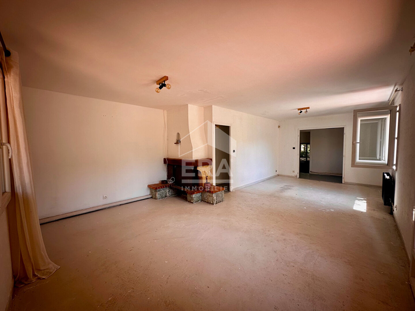 Photo A VENDRE 13790 CHATEAUNEUF-LE-ROUGE MAISON DE TYPE 5 DE 108M2 SUR 1500M2 DE TERRAIN AVEC PISCINE ET ATELIER image 4/6