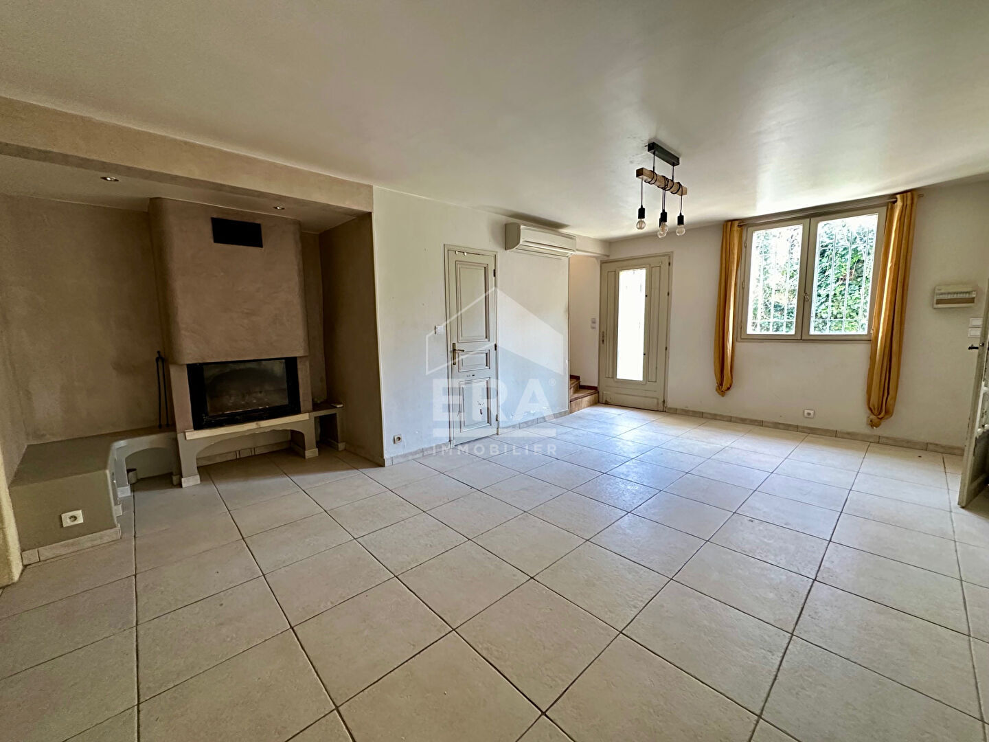 Photo A VENDRE 13360 ROQUEVAIRE MAISON DE VILLE TYPE 6 D'ENVIRON 153M² TERRAIN DE 926 M²  GRANGE image 3/6