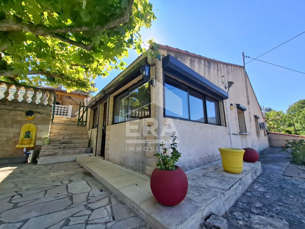 A VENDRE 13360 ROQUEVAIRE MAISON DE 75 M² GARAGE PISCINE SUR ENVIRON 2 000 M² DE JARDIN.
