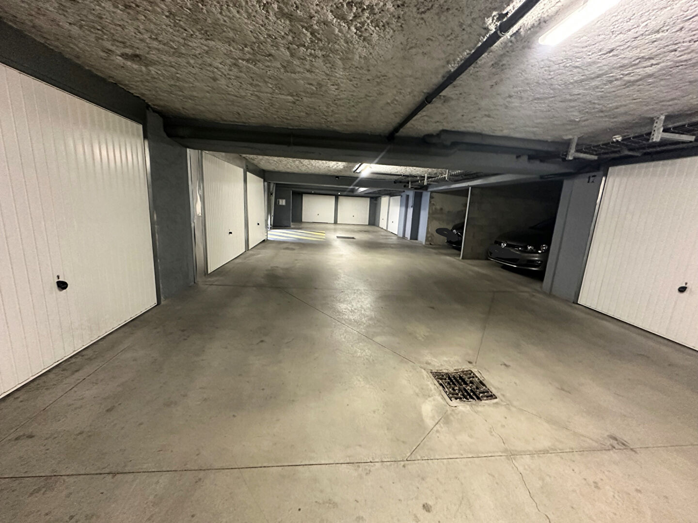 Photo A VENDRE 13400 AUBAGNE GARAGE 15 M² DANS PARKING FERME ET SECURISE image 1/3