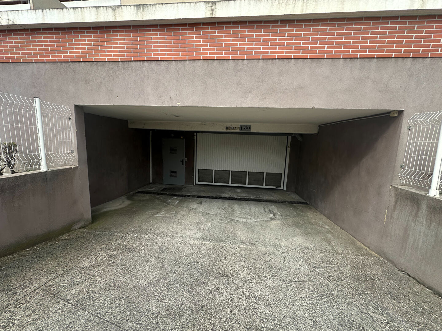 Photo A VENDRE 13400 AUBAGNE GARAGE 15 M² DANS PARKING FERME ET SECURISE image 3/3