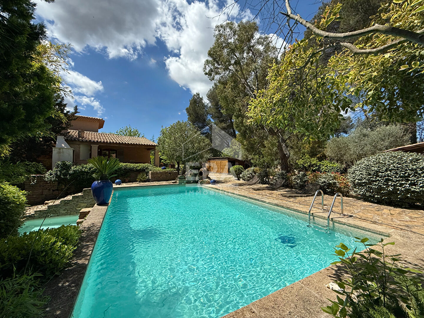 Photo A VENDRE 13360 ROQUEVAIRE MAS TRADITIONEL DE TYPE 6 DE 211M² SUR 4000M² DE JARDIN GARAGE PISCINE image 3/6