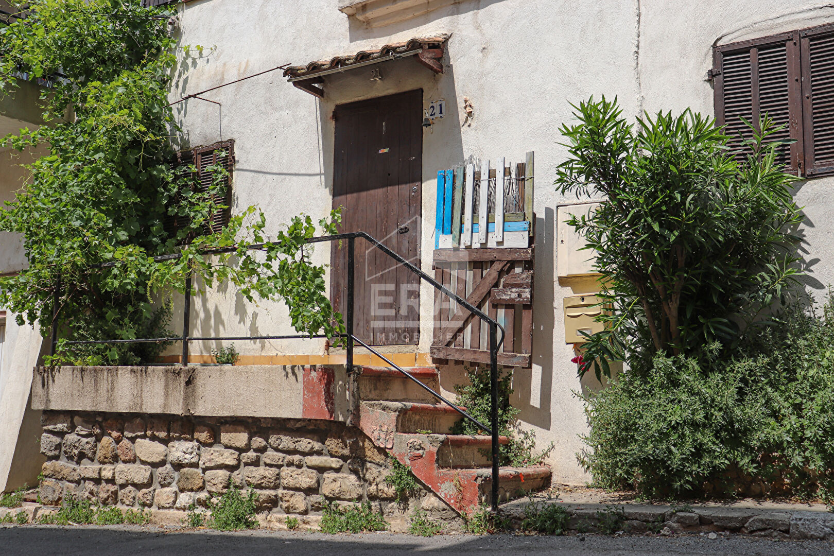 A VENDRE 83560 RIANS STUDIO DE 36.31M² CAVE ET GARAGE