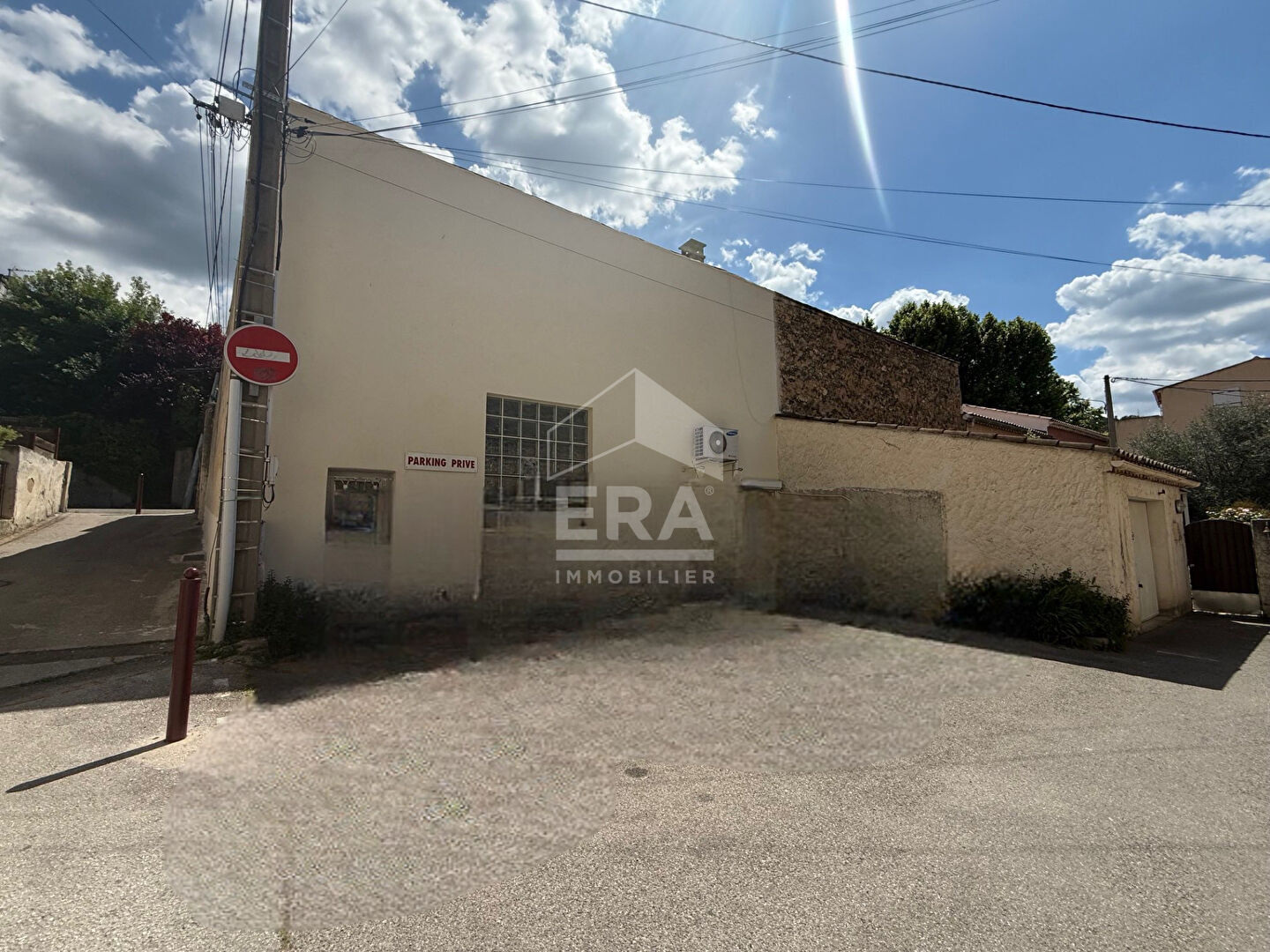 A VENDRE 13390 AURIOL CENTRE VILLE  LOCAL COMMERCIAL DE 187m² LIBRE