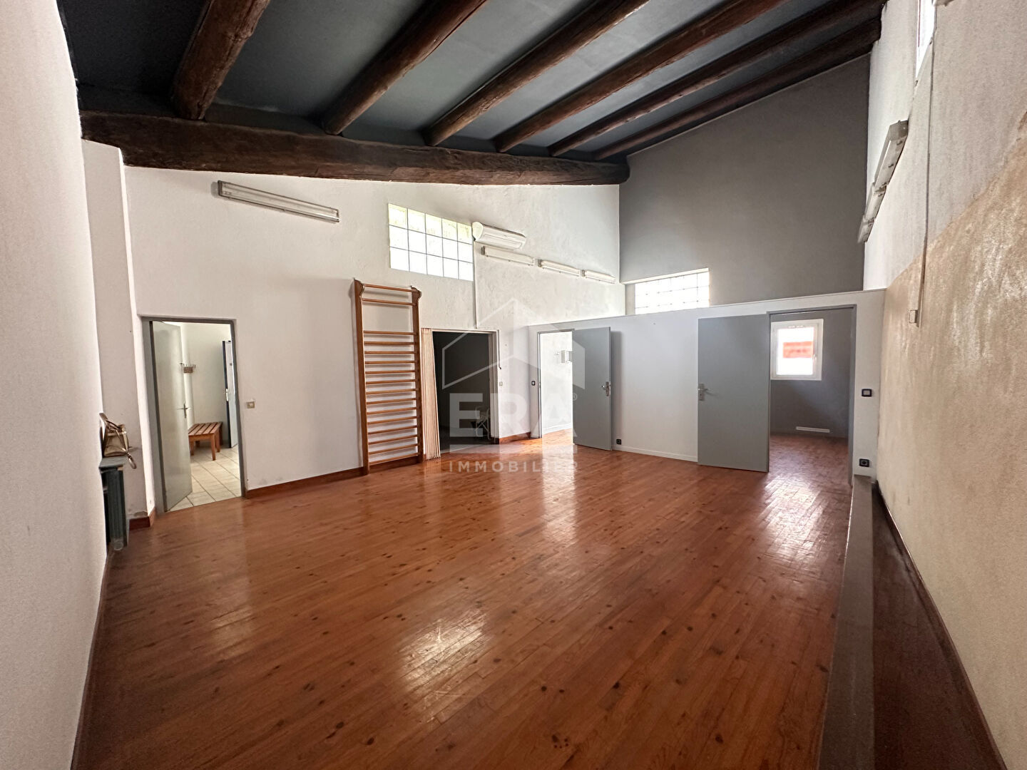 Photo A VENDRE 13390 AURIOL CENTRE VILLE  LOCAL COMMERCIAL DE 187m² LIBRE image 2/5