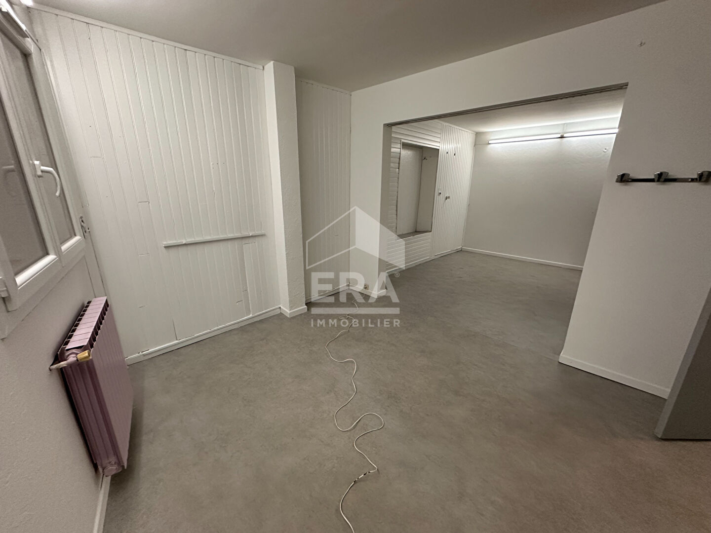 Photo A VENDRE 13390 AURIOL CENTRE VILLE  LOCAL COMMERCIAL DE 187m² LIBRE image 3/5