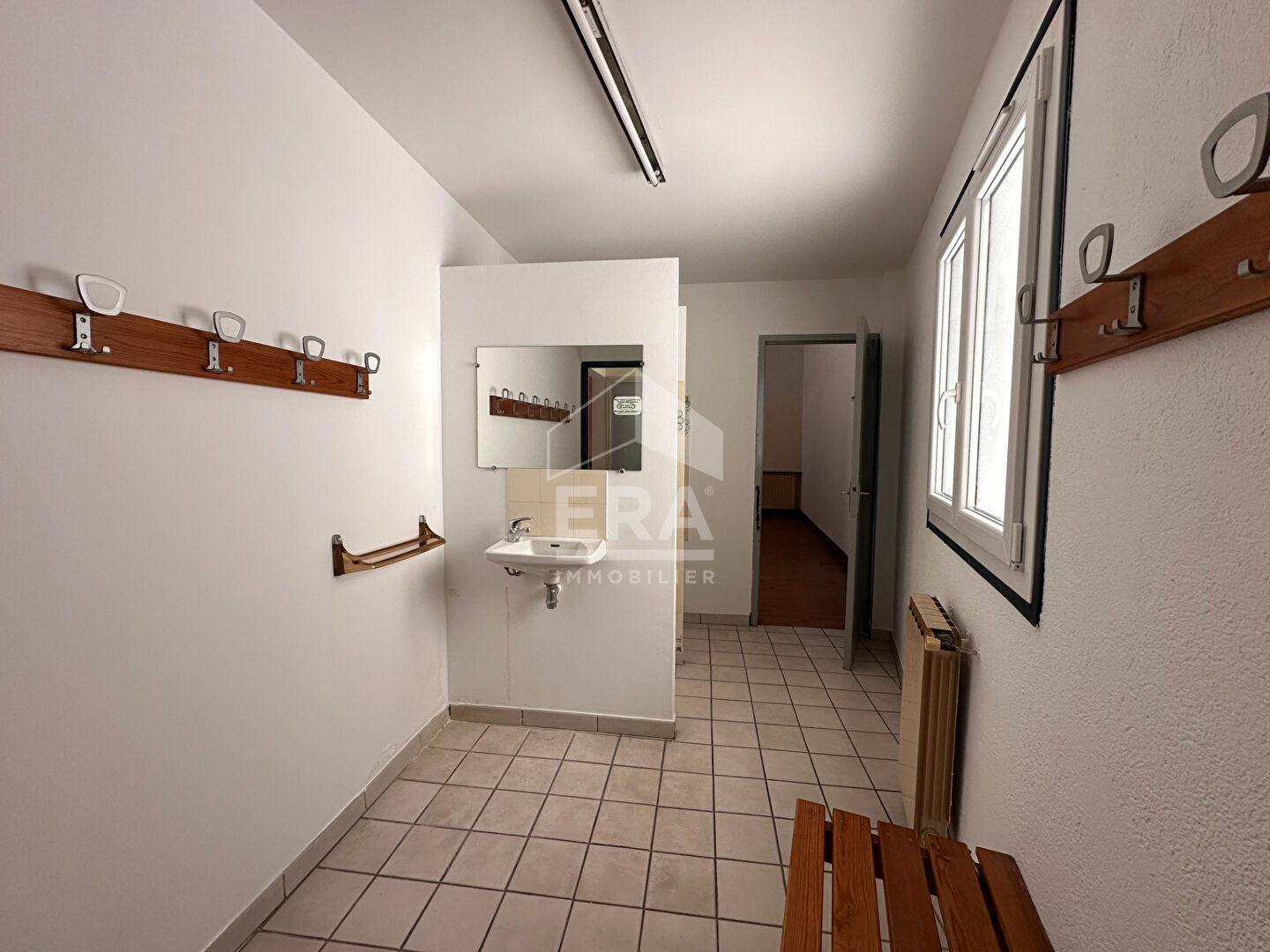 Photo A VENDRE 13390 AURIOL CENTRE VILLE  LOCAL COMMERCIAL DE 187m² LIBRE image 5/5