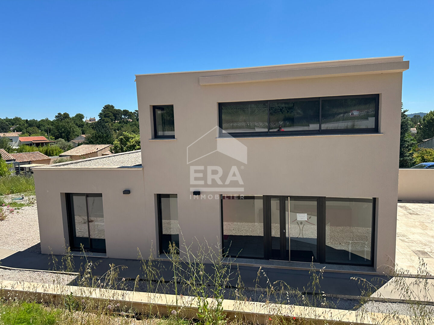 Photo A VENDRE 83470 SAINT MAXIMIN  LOCAL COMMERCIAL DE 120 M² 7 BUREAUX SUR 2500M² DE TERRAIN  PARKING image 3/6