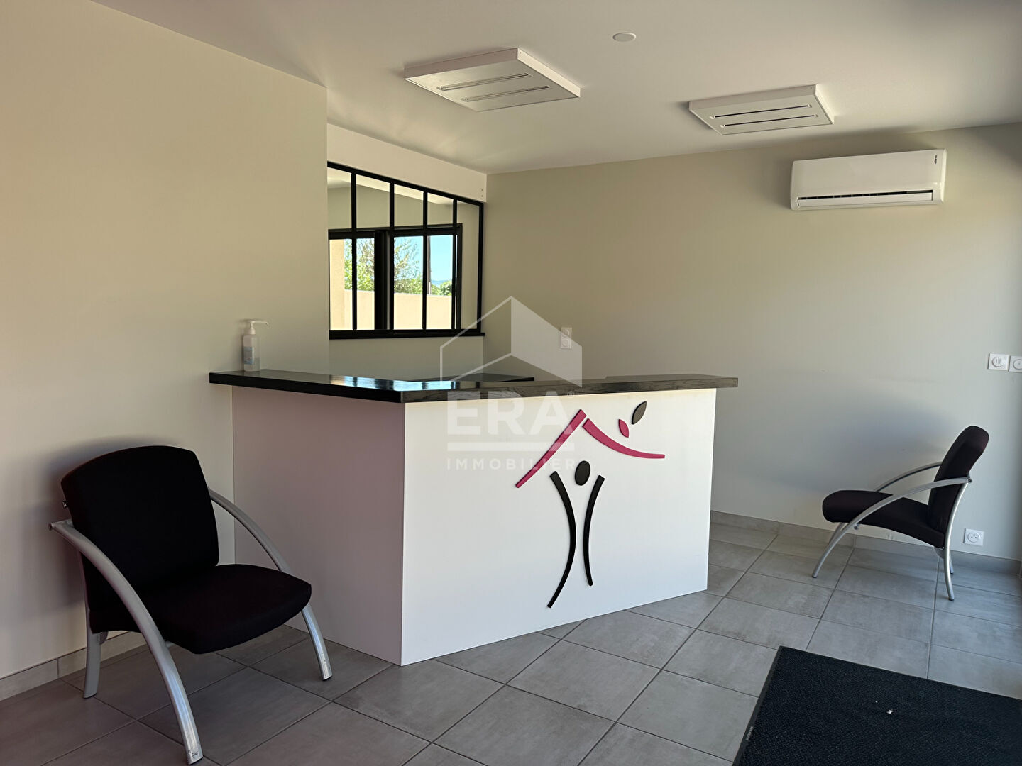 Photo A VENDRE 83470 SAINT MAXIMIN  LOCAL COMMERCIAL DE 120 M² 7 BUREAUX SUR 2500M² DE TERRAIN  PARKING image 4/6