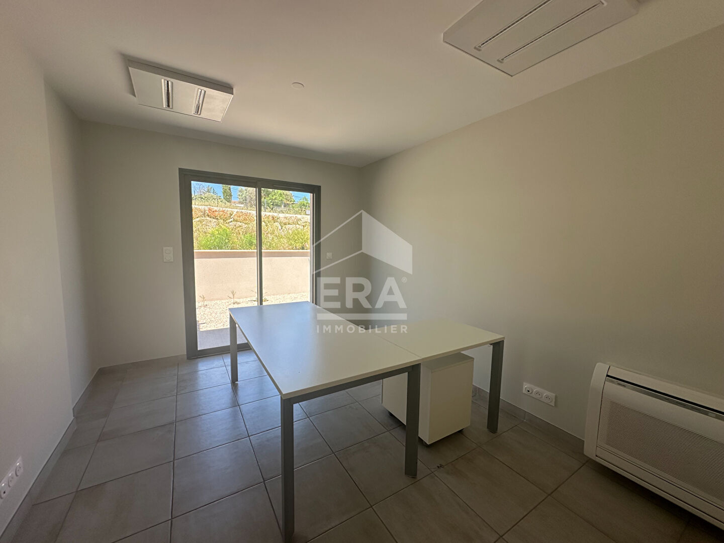 Photo A VENDRE 83470 SAINT MAXIMIN  LOCAL COMMERCIAL DE 120 M² 7 BUREAUX SUR 2500M² DE TERRAIN  PARKING image 6/6