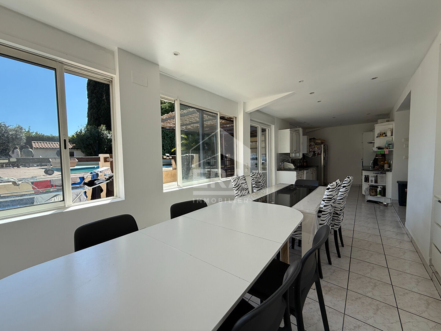 Photo A VENDRE 13360 ROQUEVAIRE  2 HABITATIONS 270M² UN STUDIO UN GARAGE PISCINE TERRAIN DE 1000M² image 6/6