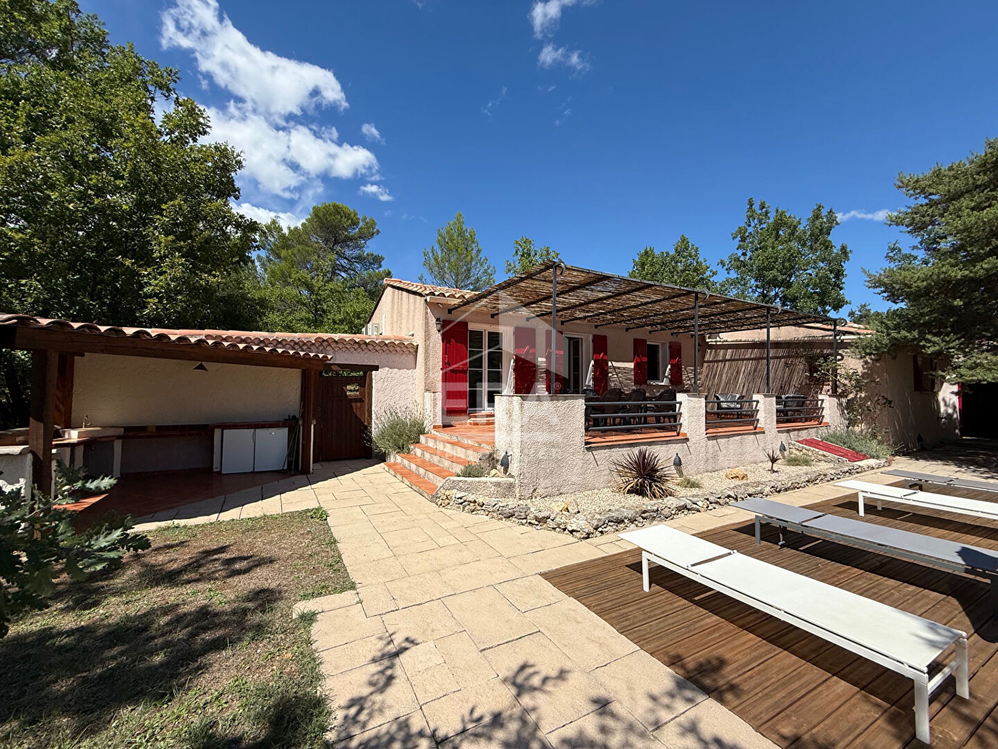 A VENDRE 83560 LA VERDIERE MAISON PLAIN PIED TYPE 4 DE 100M² SUR 3500M² DE JARDIN PISCINE DOUBLE GARAGE