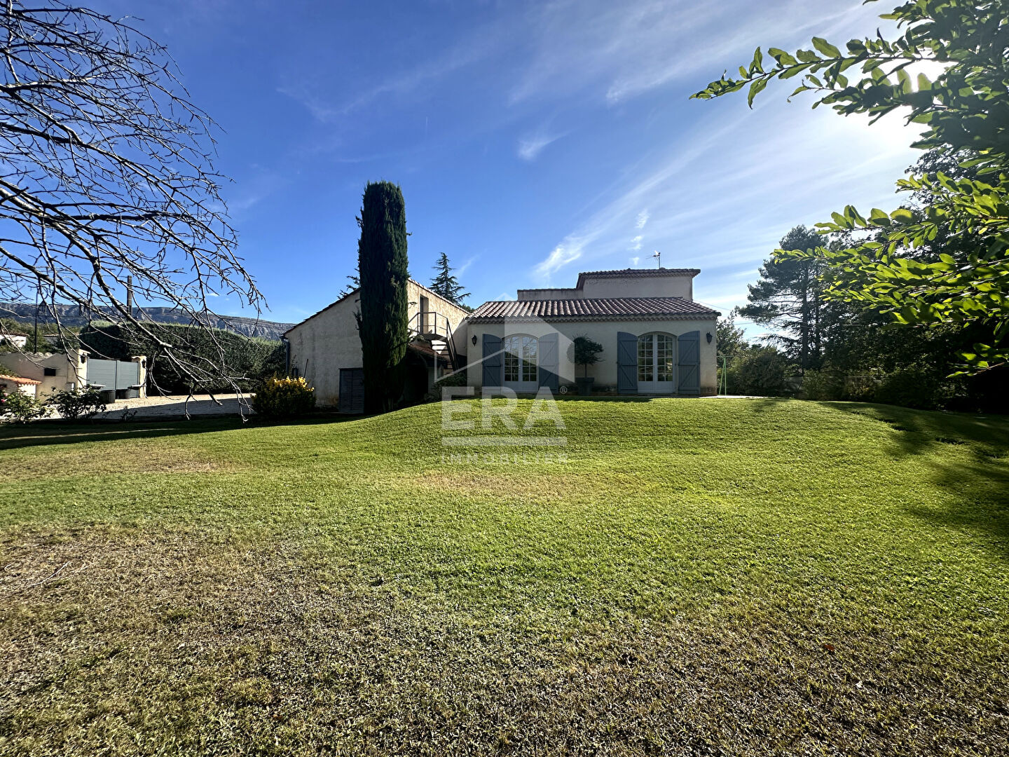 A VENDRE 83860 NANS LES PINS MAISON TYPE 5 DE 158 M2 SUR 3000M2 PISICINE GARAGE ABRIS DE JARDIN
