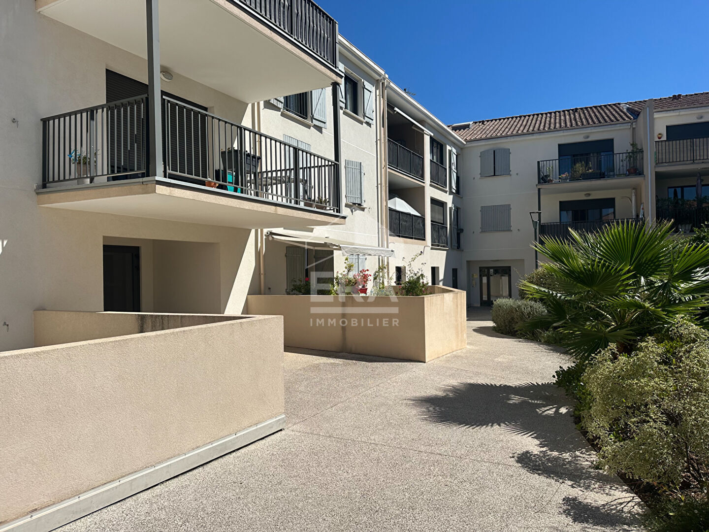 A VENDRE 83470 SAINT MAXIMIN LA SAINTE BAUME APPARTEMENT TYPE 3 DE 62 M² TERRASSE