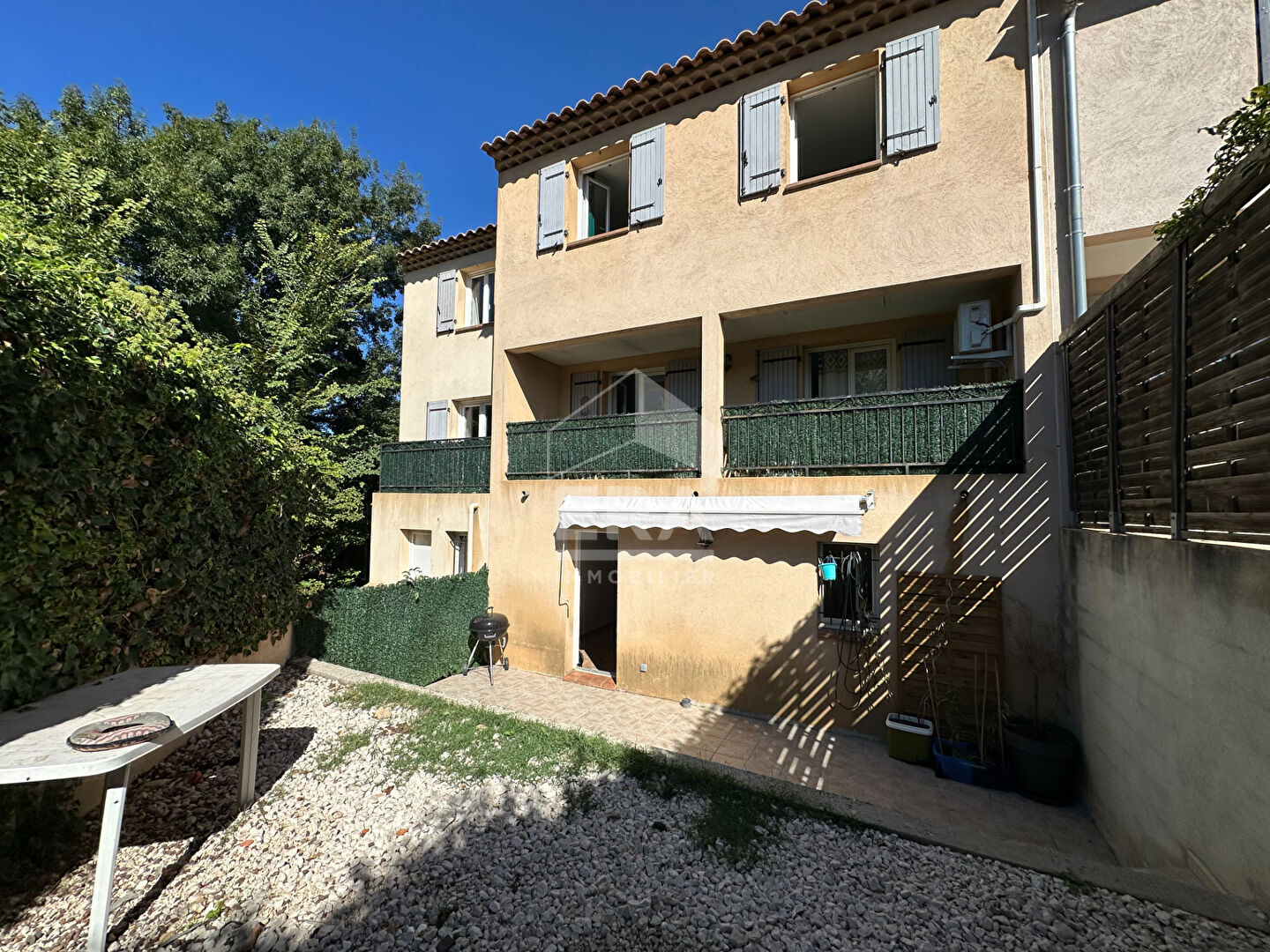 A VENDRE 83470 SAINT MAXIMIN LA BAUME  MAISON TYPE 5 DE 150 M² GARAGE JARDIN BALCON