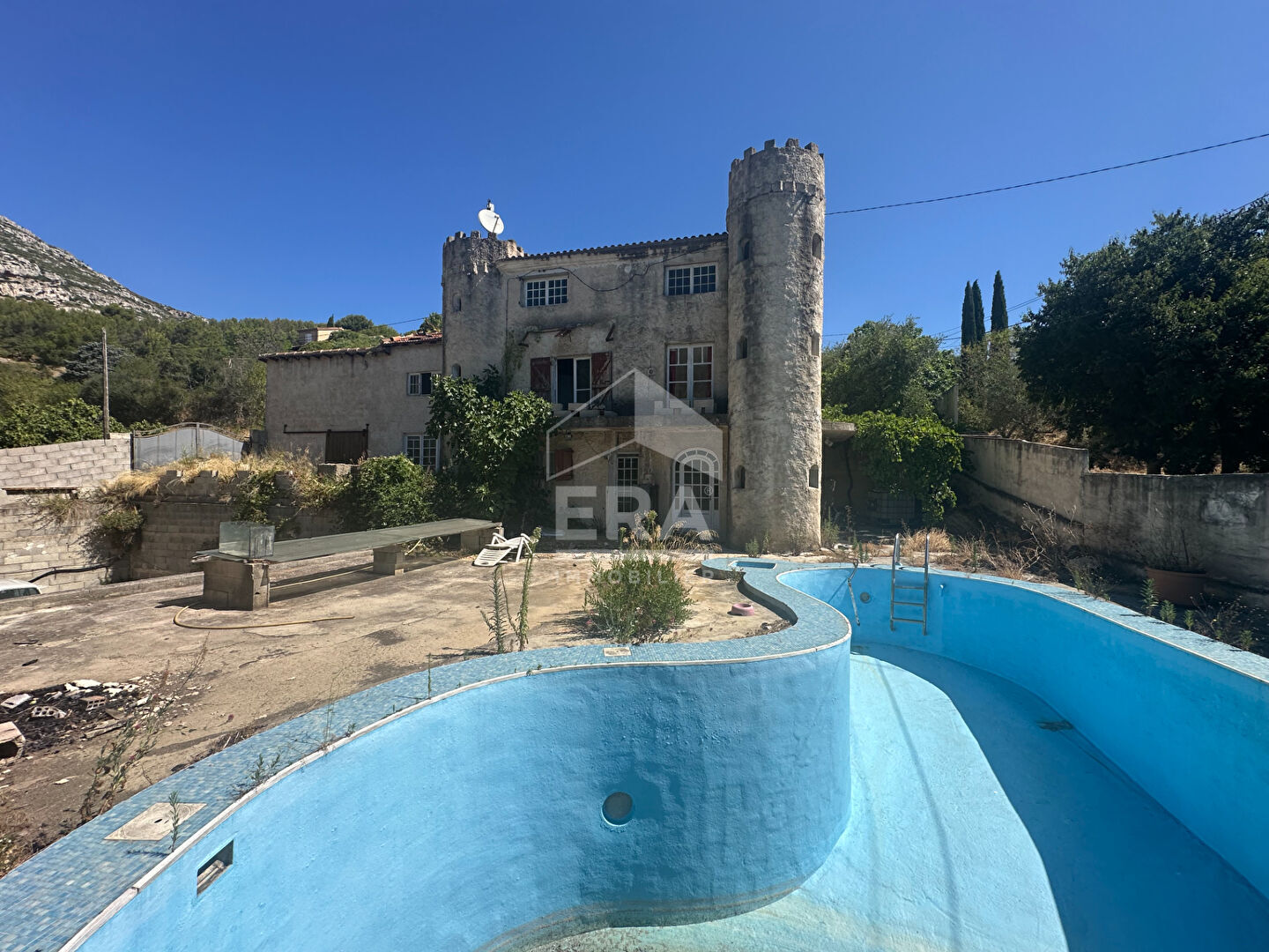 Photo A VENDRE 13360 ROQUEVAIRE SECTEUR LASCOURS  MAISON 250M² SUR 1321M² DE TERRAIN PISICINE GARAGE image 2/4