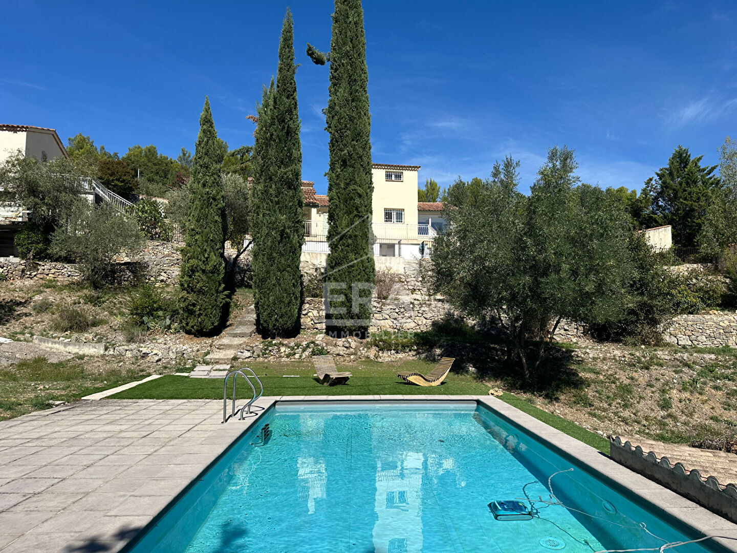 A VENDRE 83170 TOURVES  MAISON  TYPE 5 DE 147 M² SUR 2300 M² DE JARDIN PISCINE DOUBLE GARAGE ET STUDIO INDEPENDANT