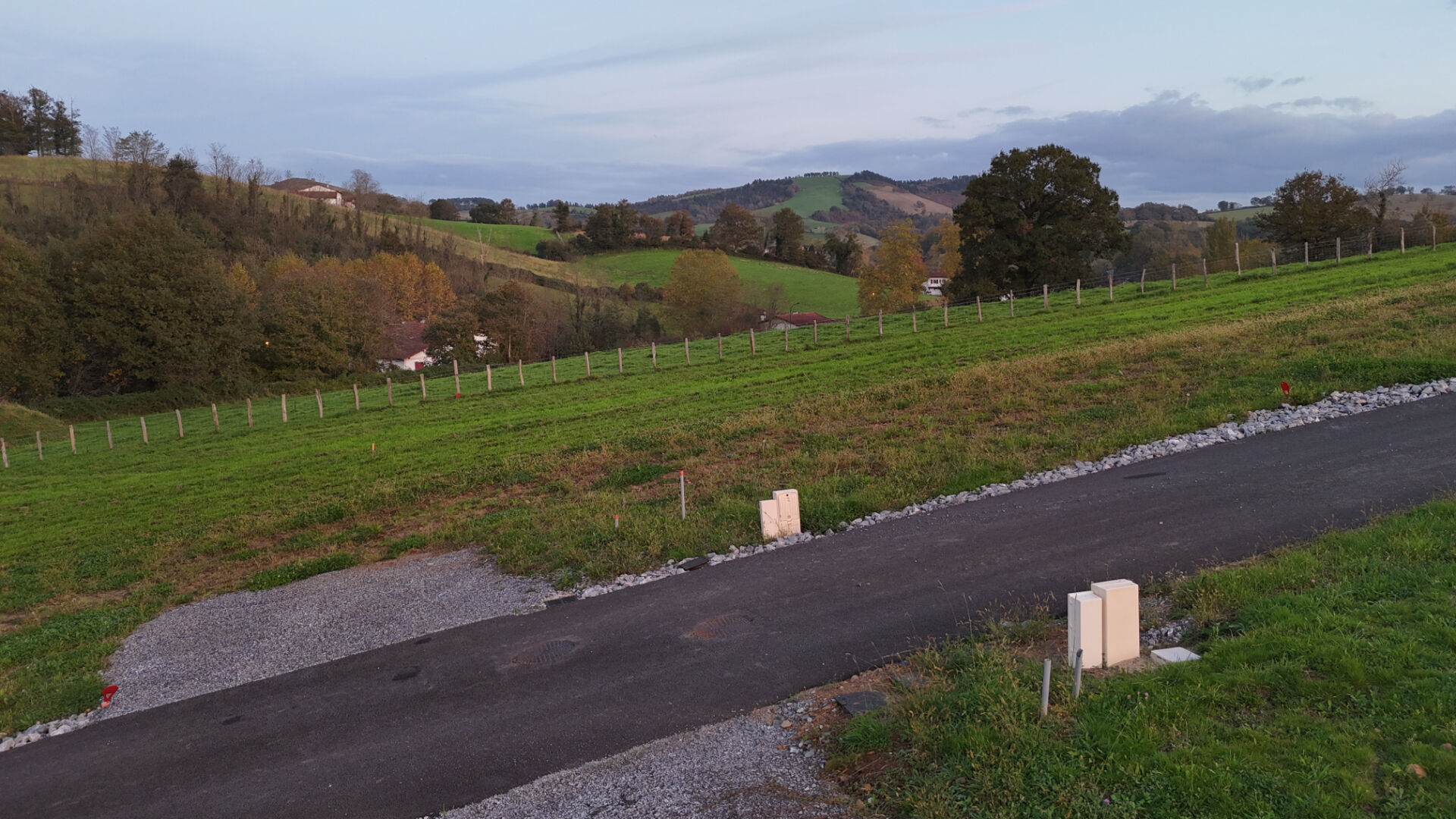 Photo Saint Palais - Terrain à bâtir - A Vendre  - entièrement viabilisé image 4/6