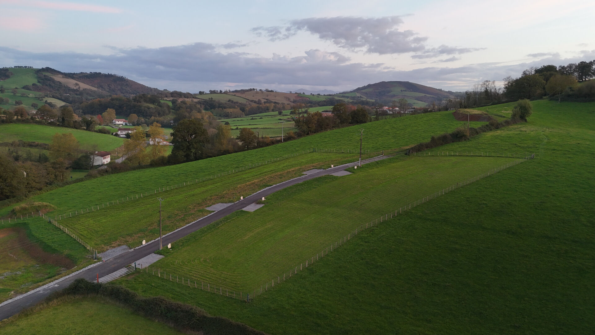 Photo Saint Palais - Terrain à bâtir - A Vendre  - entièrement viabilisé image 6/6