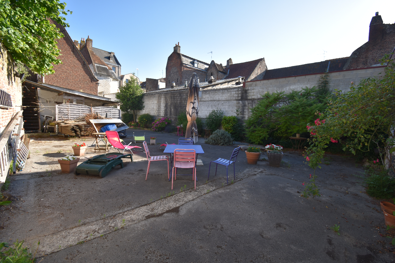 Photo Immeuble avec local commercial, chambres d'hôtes et habitation environ 600 m2 Aire sur la Lys image 3/6