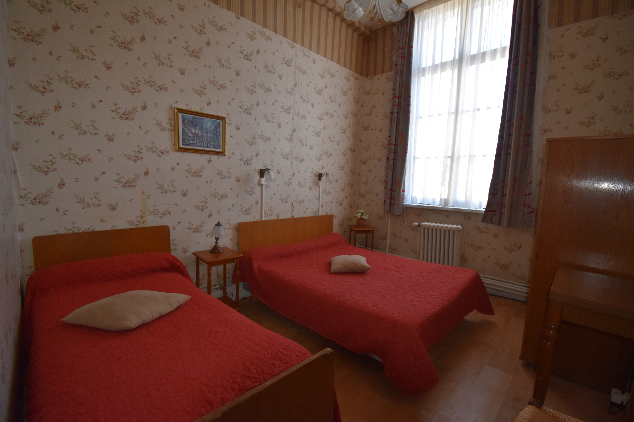 Photo Immeuble avec local commercial, chambres d'hôtes et habitation environ 600 m2 Aire sur la Lys image 6/6