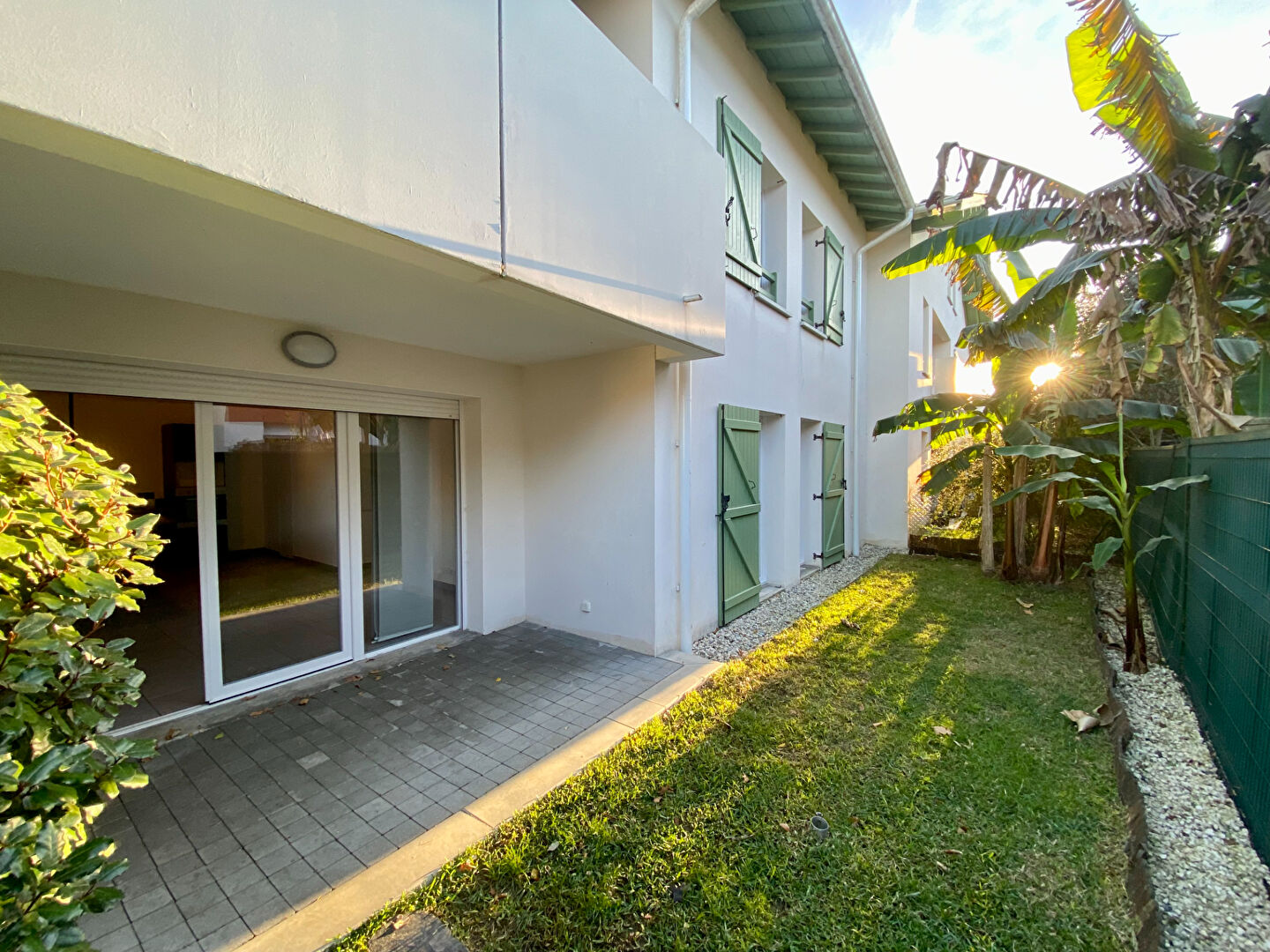 Appartement T3  avec jardinet, cellier et parkings