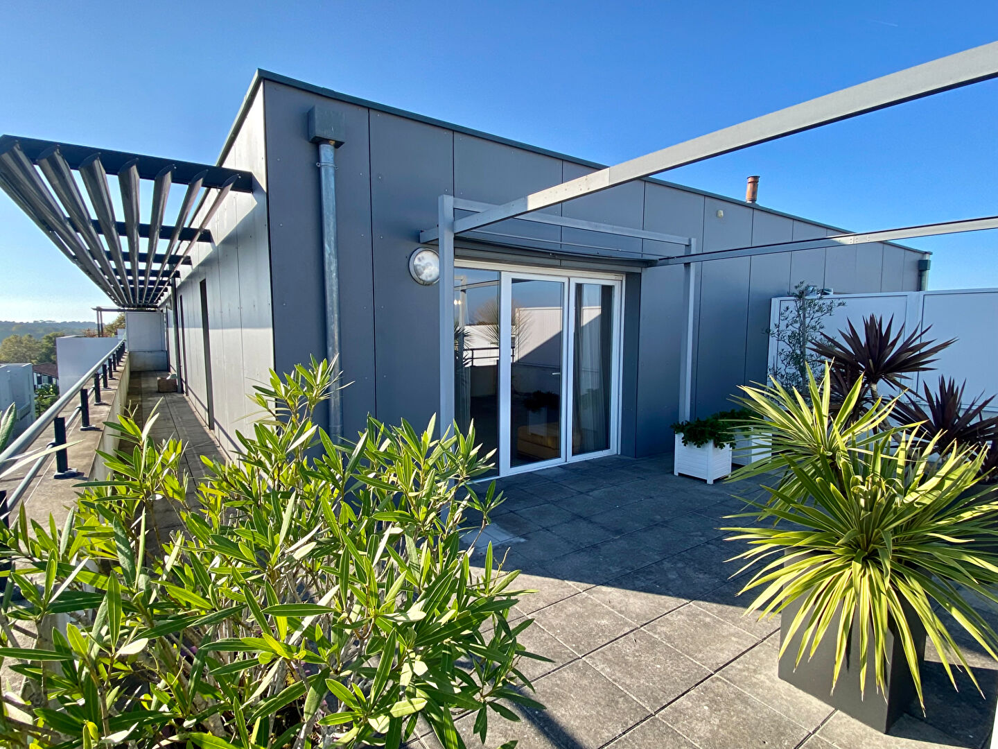 TARNOS Bourg, T3 de  95m² en ATTIQUE. Terrasse 54m², Garage 21m²