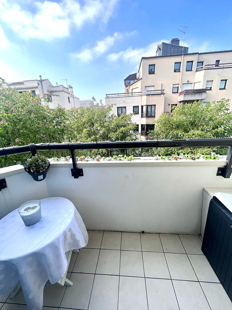 Photo Appartement Suresnes 1 pièce(s) 32 m2 image 2/6