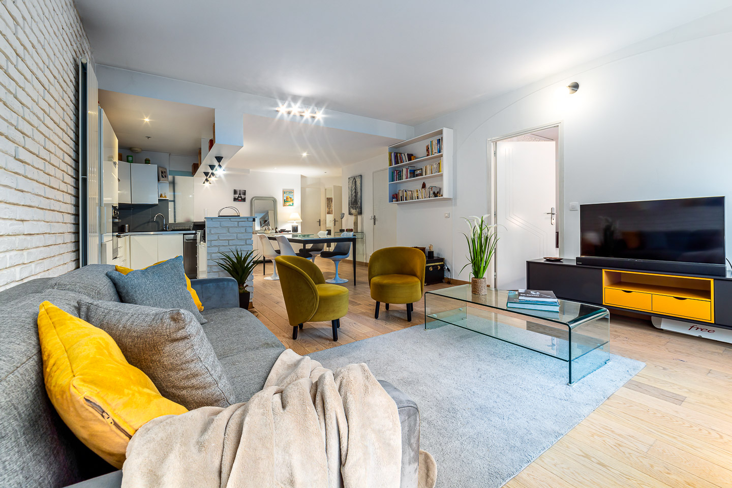 Photo Appartement Suresnes 3 pièce(s) 72.30 m2 image 2/6