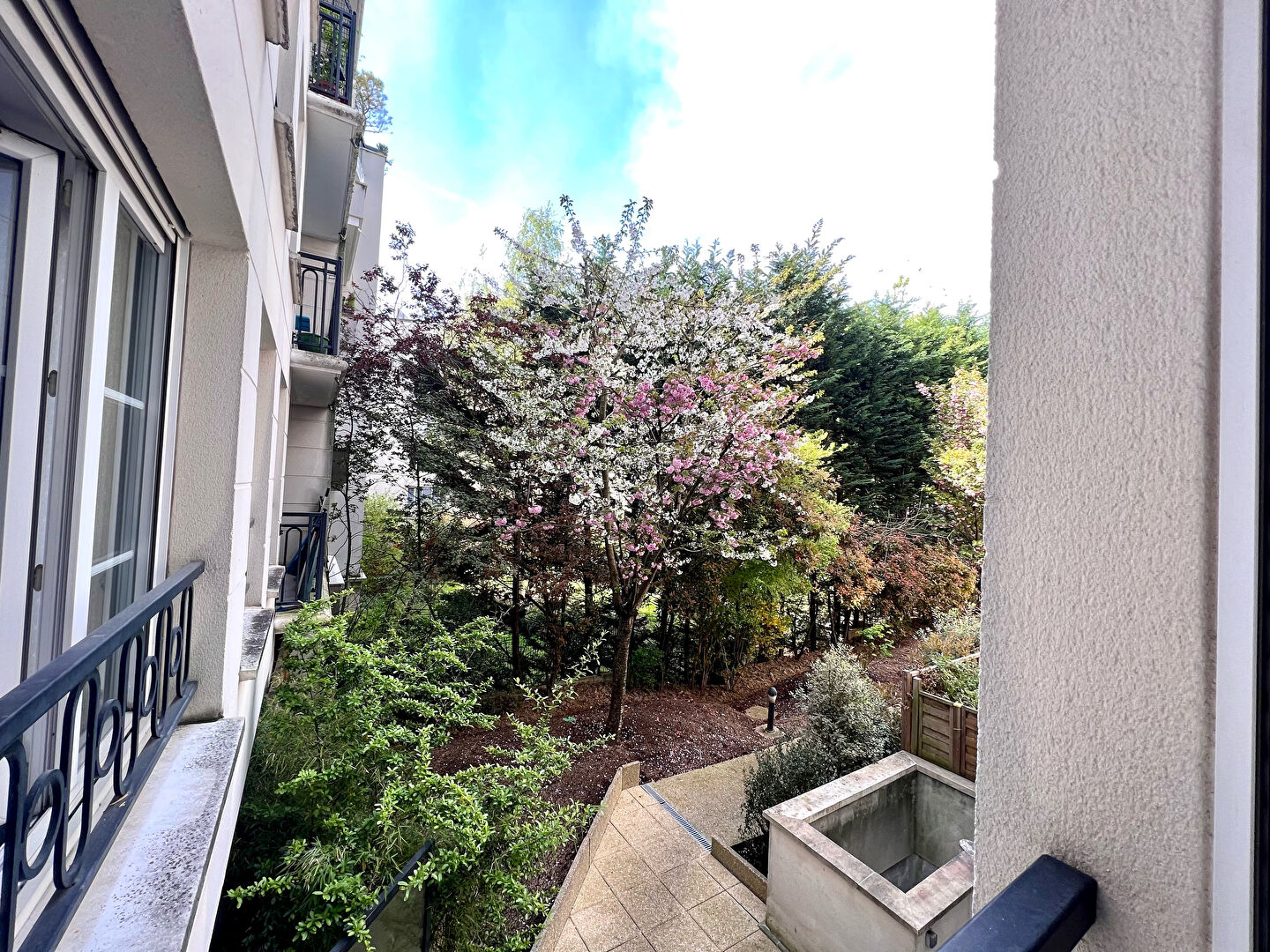 Photo Appartement Suresnes 2 pièce(s) 32 m2 image 1/5