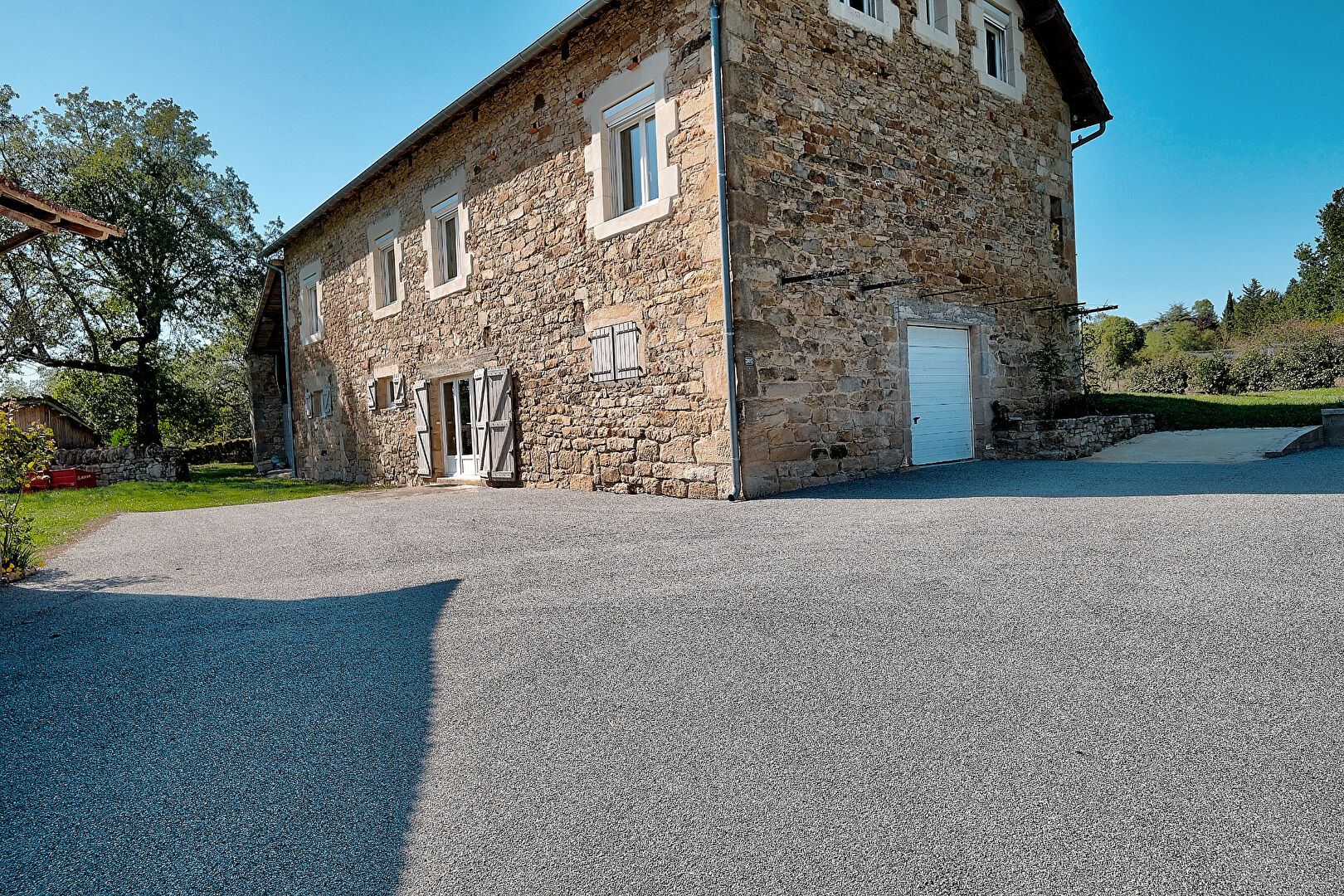 À vendre : Magnifique ferme rénovée avec grand terrain à Figeac