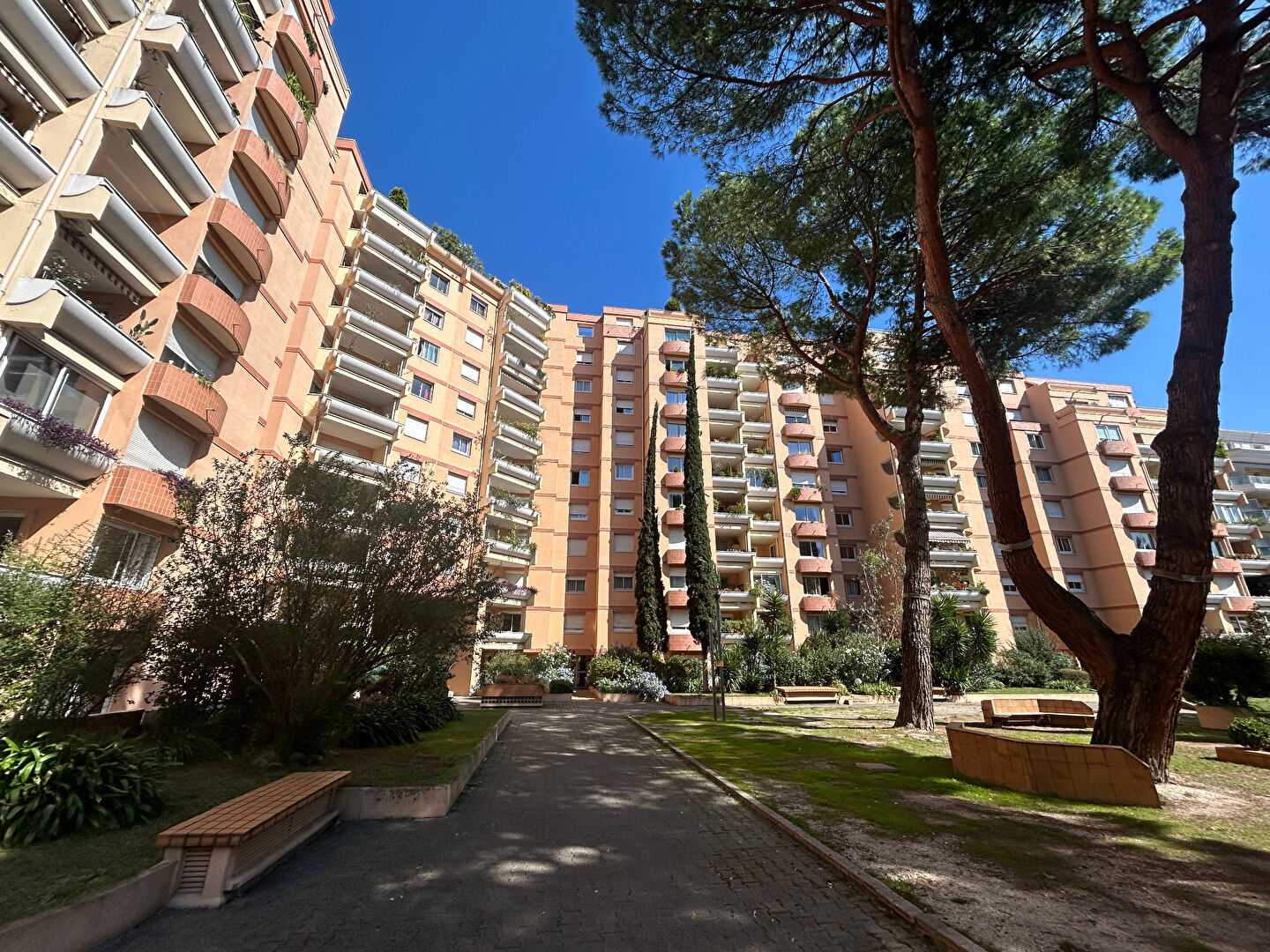 le raisin Toulouse Appartement T4 102 m2 avec ascenseur balcon et terrasse