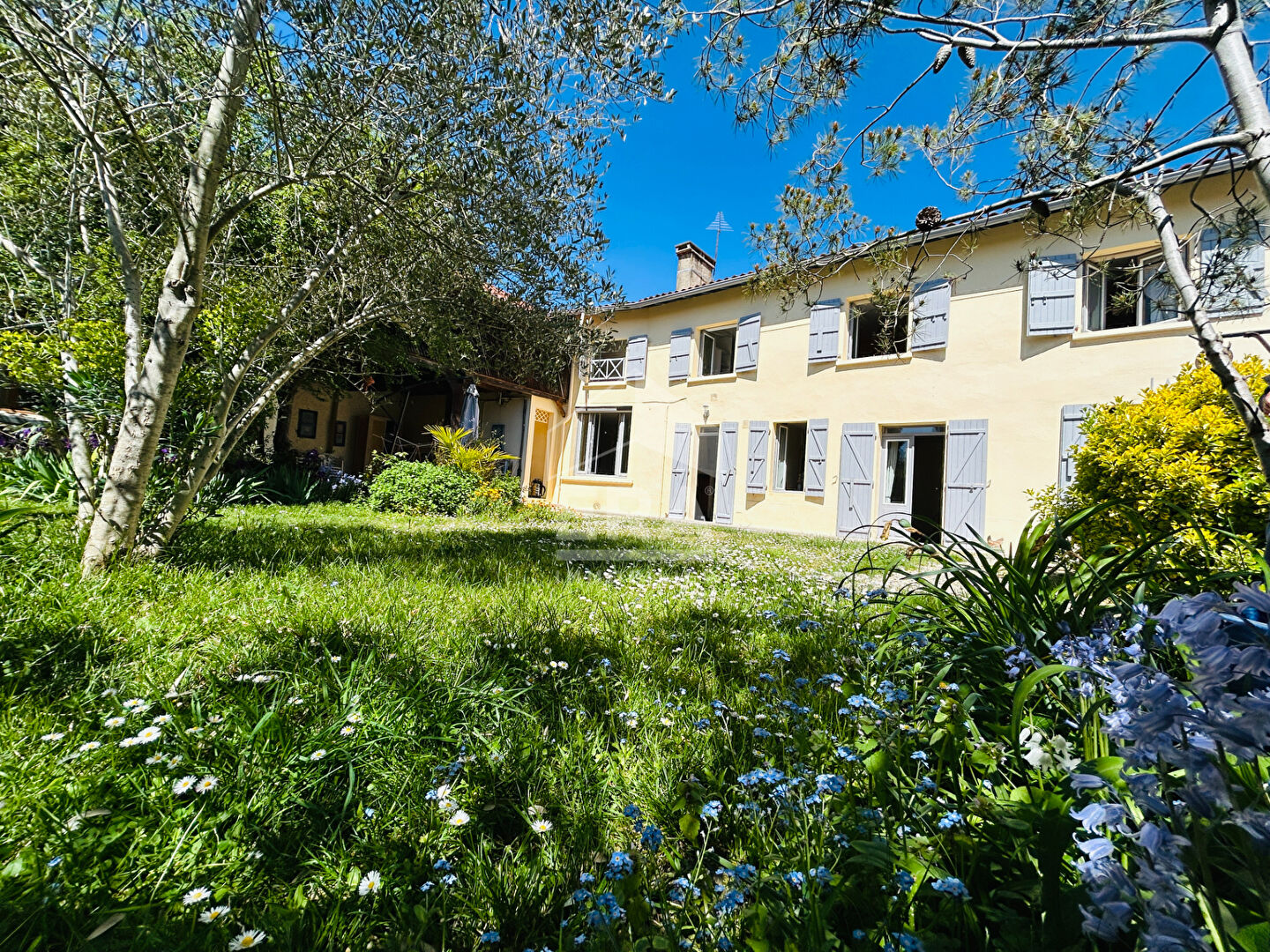 Agence immobilière de 
 ERA VAL ADOUR - ERA VAL D'ADOUR IMMOBILIER 
