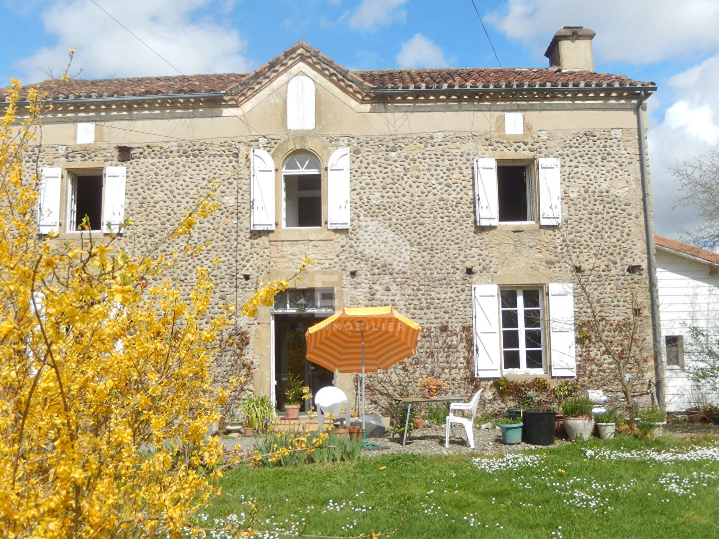 Agence immobilière de 
 ERA VAL ADOUR - ERA VAL D'ADOUR IMMOBILIER 
